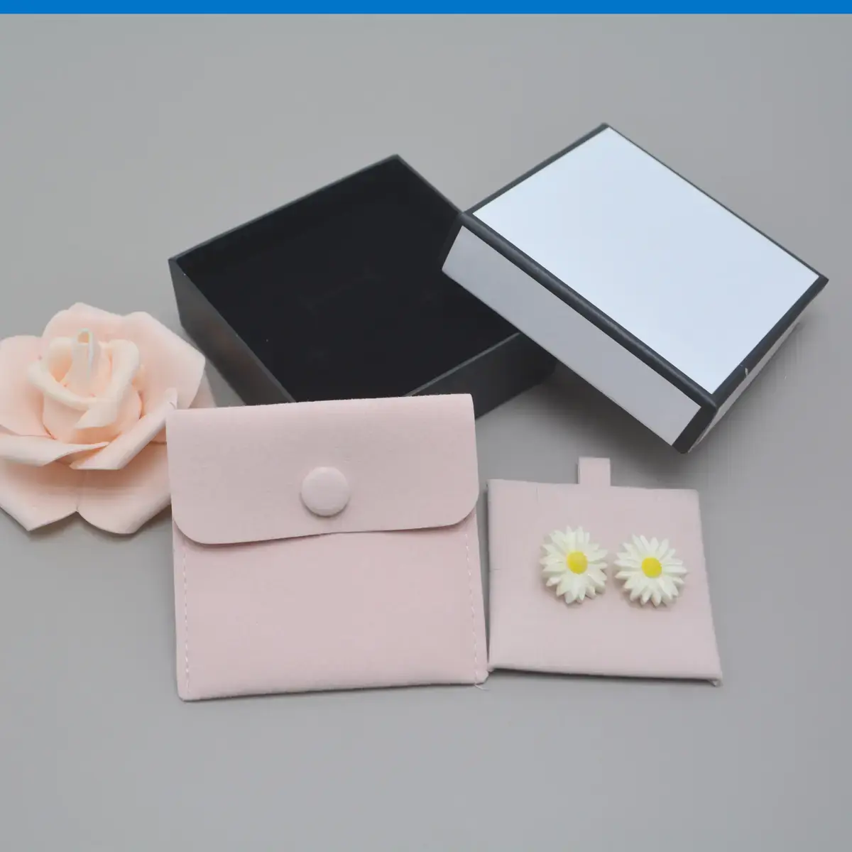 Pochette bijoux suédine avec pression 8 x 8 cm – Sachet Bijoux - Rose - Paquet de 20 - Pochettes bijoux, Support bijoux-3