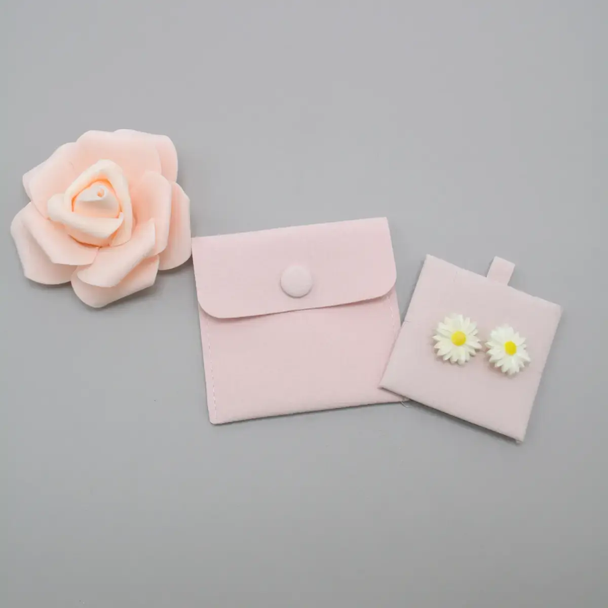 Pochette bijoux suédine avec pression 8 x 8 cm – Sachet Bijoux - Rose - Paquet de 20 - Pochettes bijoux, Support bijoux-6