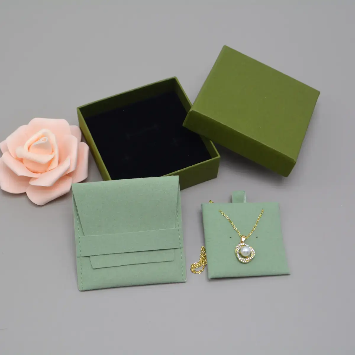 Support d'insertion rigide pour pochette bijoux suédine 6 x 6 cm - Vert – Paquet de 20 - Pochettes bijoux, Support bijoux-9