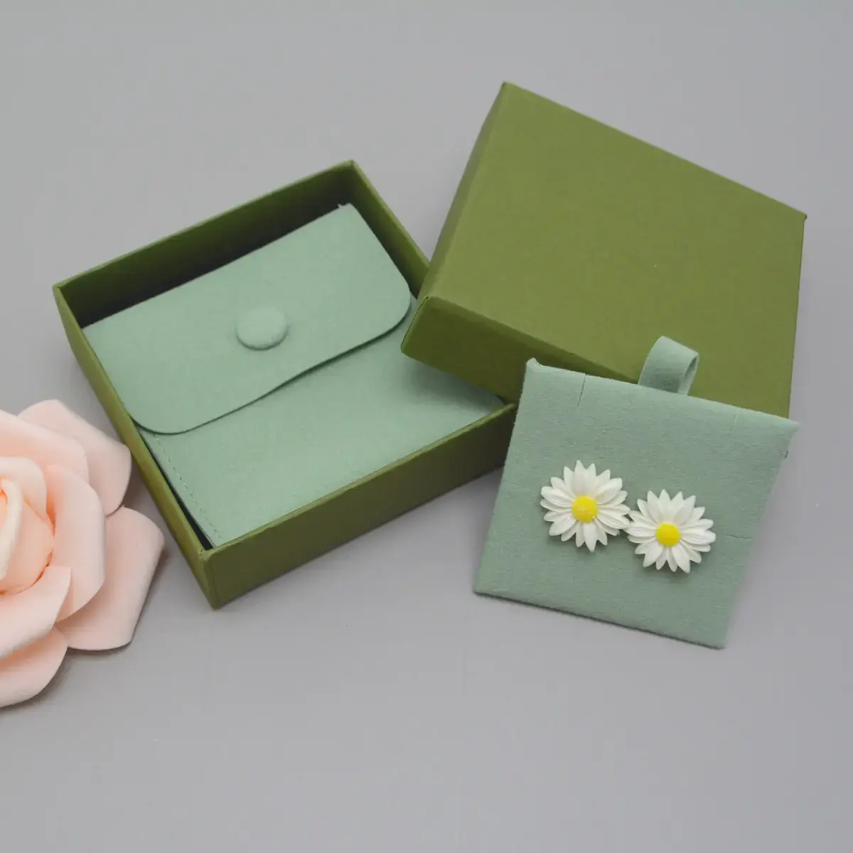 Support d'insertion rigide pour pochette bijoux suédine 6 x 6 cm - Vert – Paquet de 20 - Pochettes bijoux, Support bijoux-11