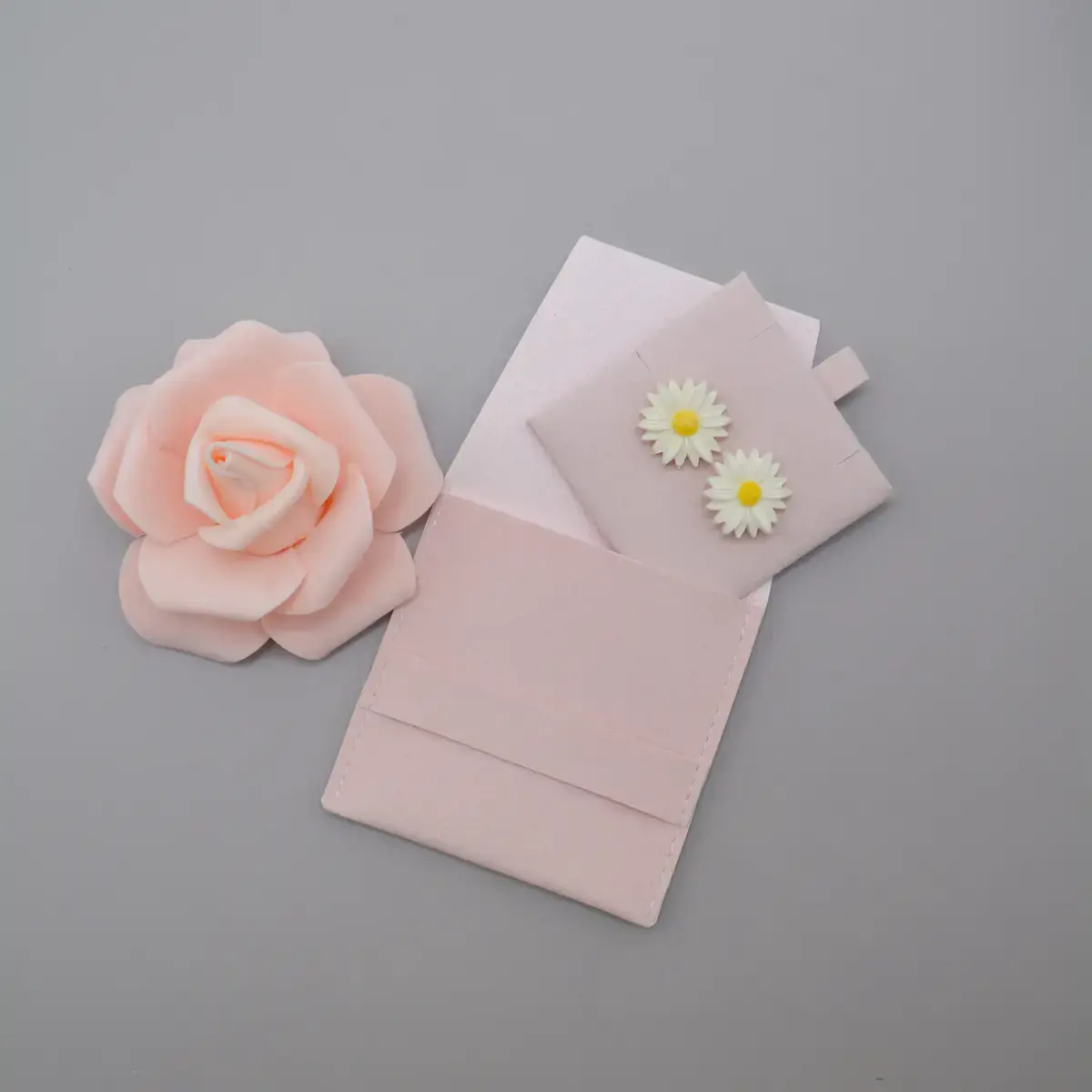 Support d'insertion rigide pour pochette bijoux suédine 6 x 6 cm - Rose – Paquet de 20 - Pochettes bijoux, Support bijoux-3