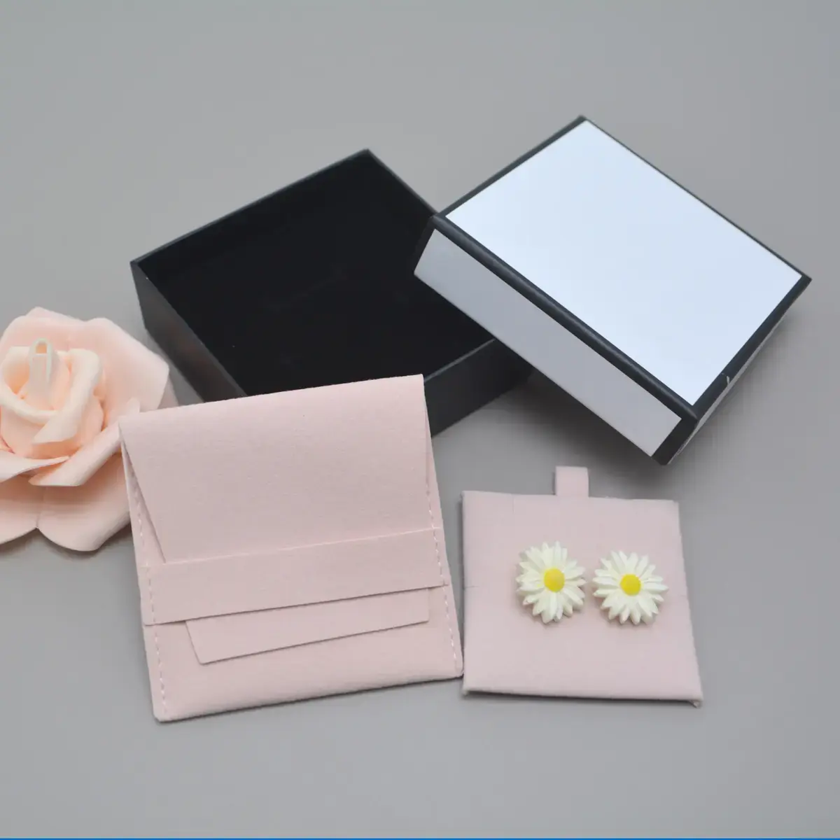 Support d'insertion rigide pour pochette bijoux suédine 6 x 6 cm - Rose – Paquet de 20 - Pochettes bijoux, Support bijoux-5