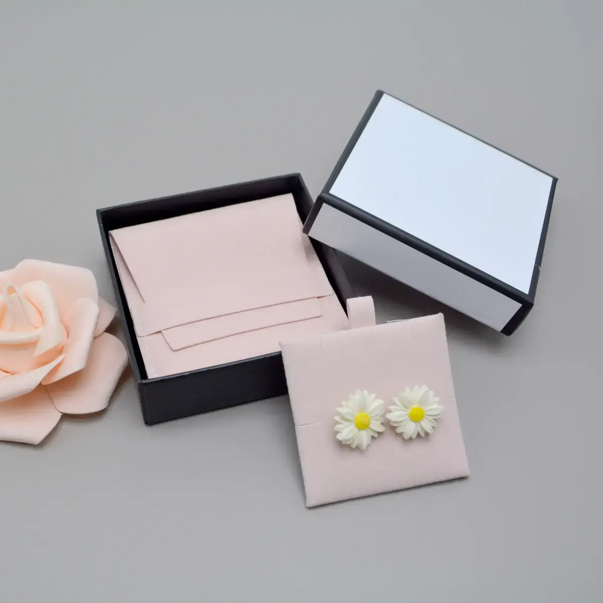 Support d'insertion rigide pour pochette bijoux suédine 6 x 6 cm - Rose – Paquet de 20 - Pochettes bijoux, Support bijoux-6