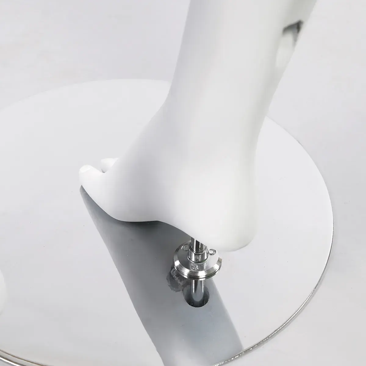 Mannequin femme, tête et cheveux sculptés H 180 cm Fibre de verre - Blanc mat - Mannequins femmes-4