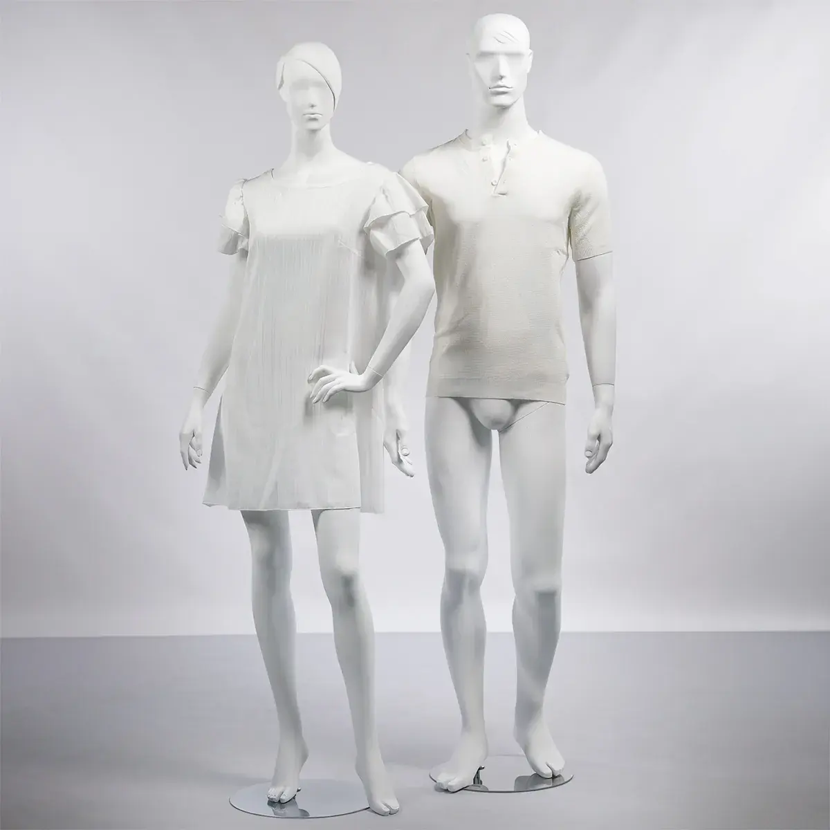 Mannequin femme, tête et cheveux sculptés H 180 cm Fibre de verre - Blanc mat - Mannequins femmes-6