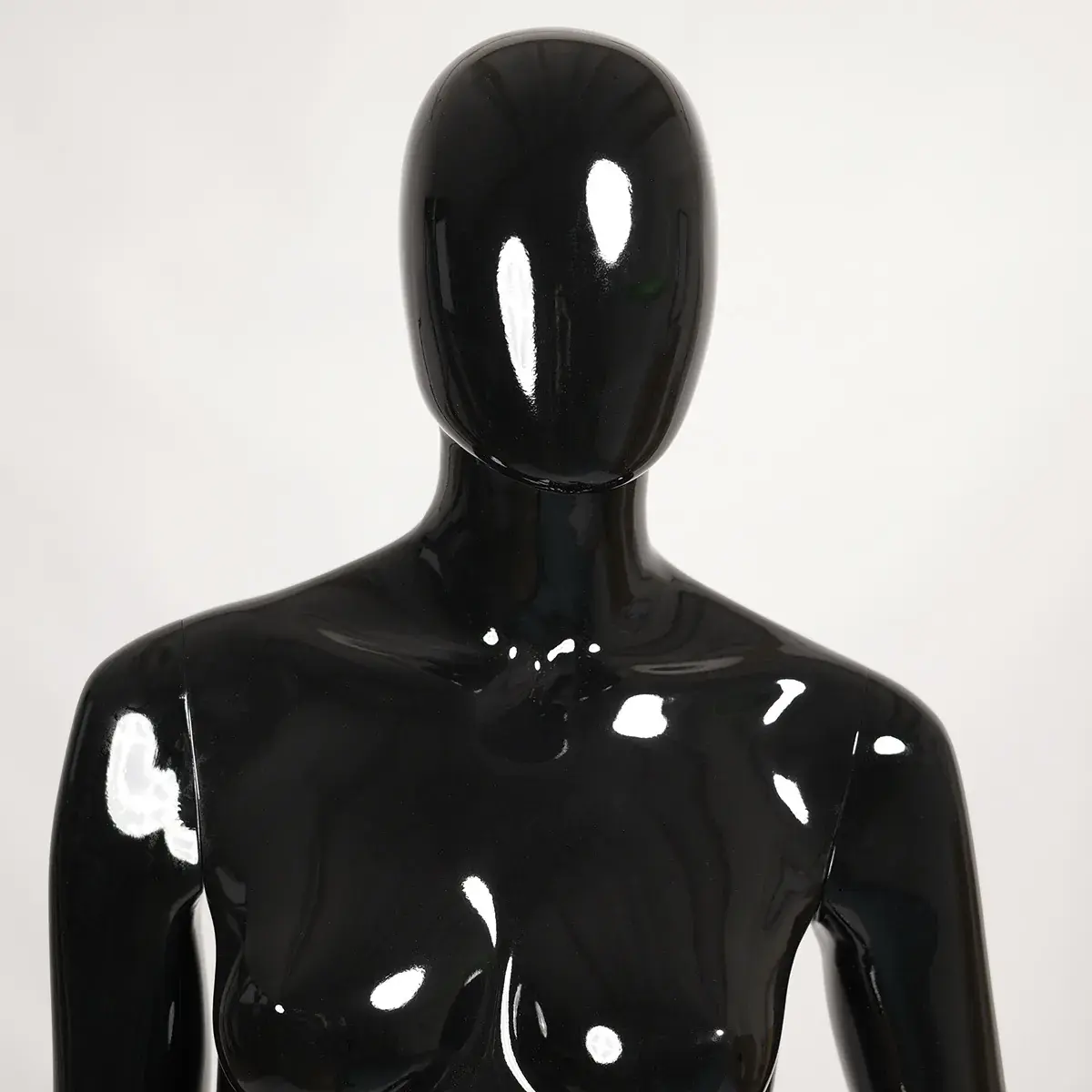 Mannequin femme, finition laquée, main gauche sur la hanche H 178 cm Fibre de verre - Noir  - Mannequins femmes-5