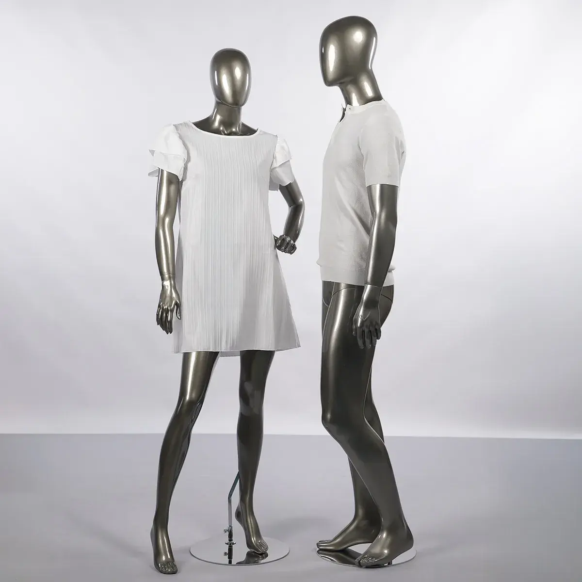 Mannequin femme finition laquée, main gauche sur la hanche H 178 cm Fibre de verre - Gris métal - Mannequins femmes-4