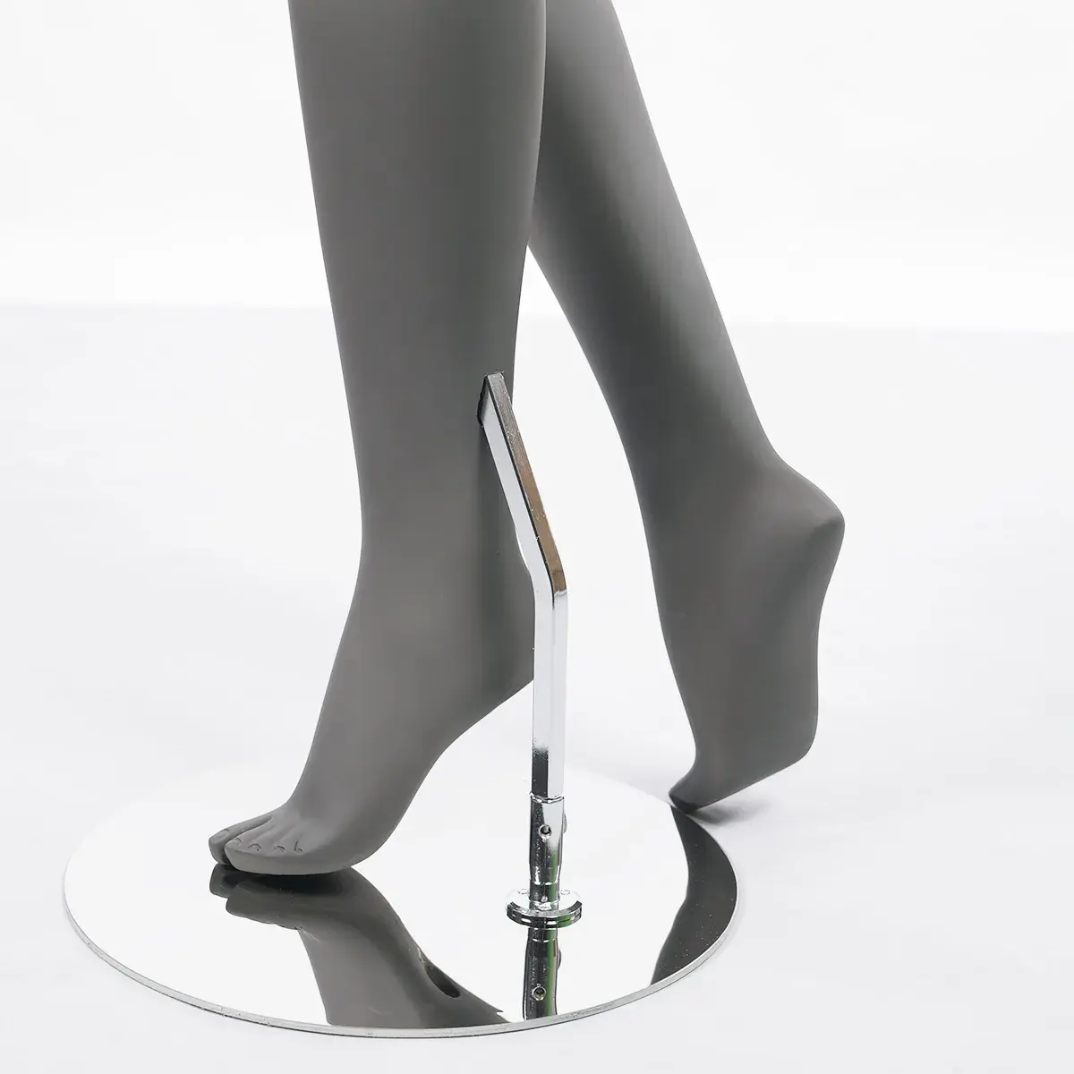 Mannequin femme, tête et cheveux sculptés H 179 cm Fibre de verre - Gris anthracite mat - Mannequins cheveux sculptés-6