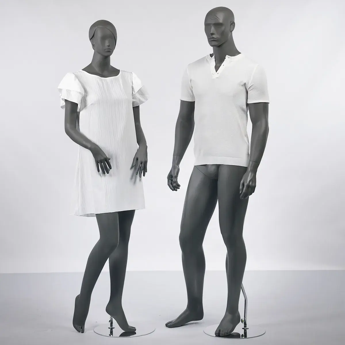 Mannequin femme, tête et cheveux sculptés H 179 cm Fibre de verre - Gris anthracite mat - Mannequins femmes-11