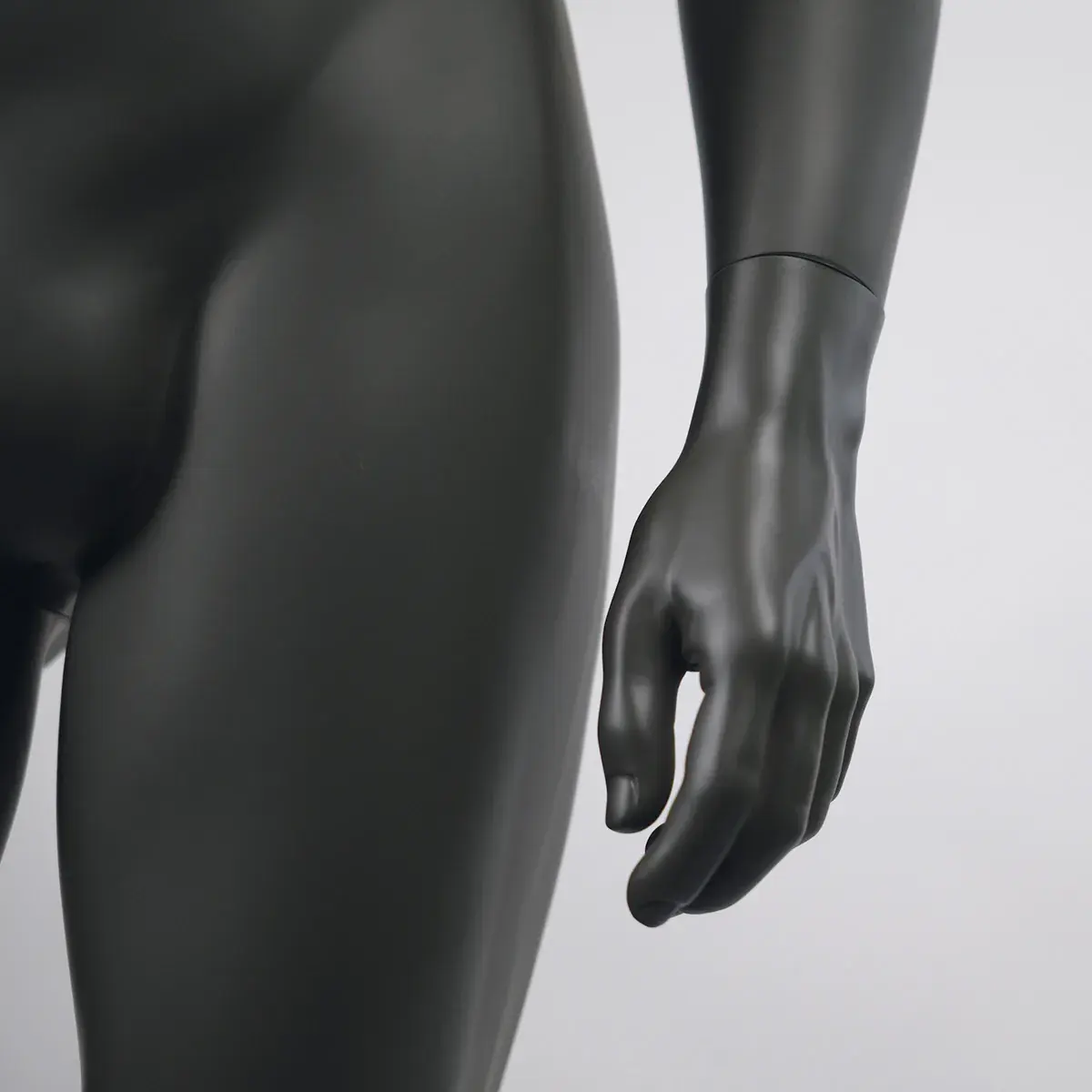 Mannequin homme, tête et cheveux sculptés, jambe droite sur le côté H 186 cm Fibre de verre - Gris anthracite mat - Mannequins hommes-4